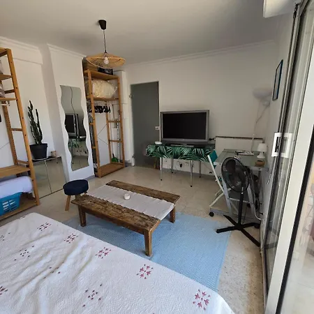 Immense Toit Terasse Et Son 23m2 Apartment *
